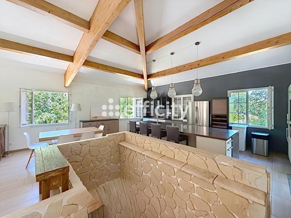 Maison
         6 pièces
        - 255 m² Bien prestige 1 490 000 € *