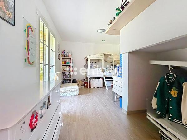 Maison
         6 pièces
        - 255 m² Bien prestige 1 490 000 € *