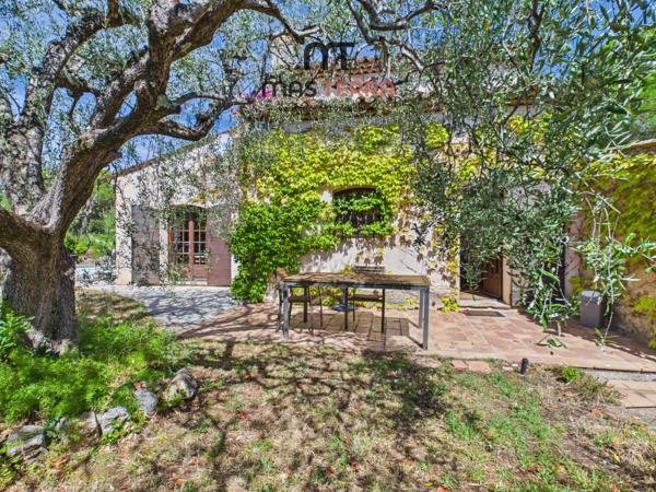 Maison
         5 pièces
        - 147 m² Bien prestige 730 000 €*