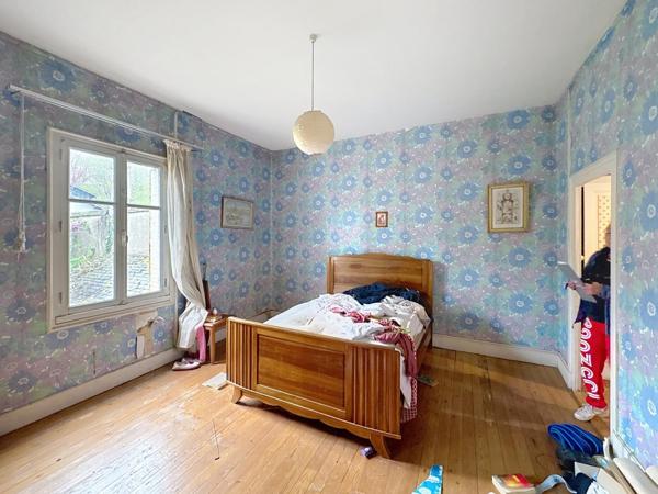 Ancienne maison de ville .