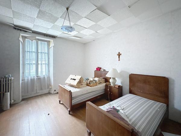 Ancienne maison de ville .