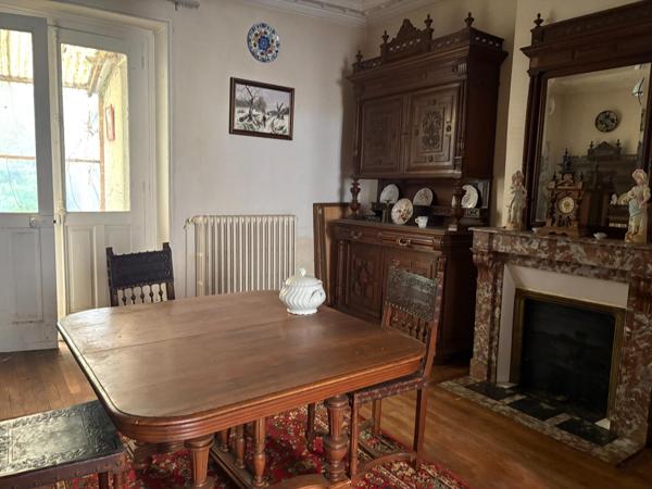 Ancienne maison de ville .