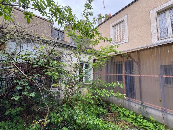 Ancienne maison de ville .