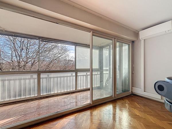 ROND POINT DU PRADO 5 pièce(s) Double destination Professionnelle Habitation 105m² parking