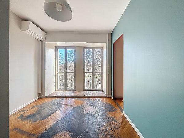 ROND POINT DU PRADO 5 pièce(s) Double destination Professionnelle Habitation 105m² parking