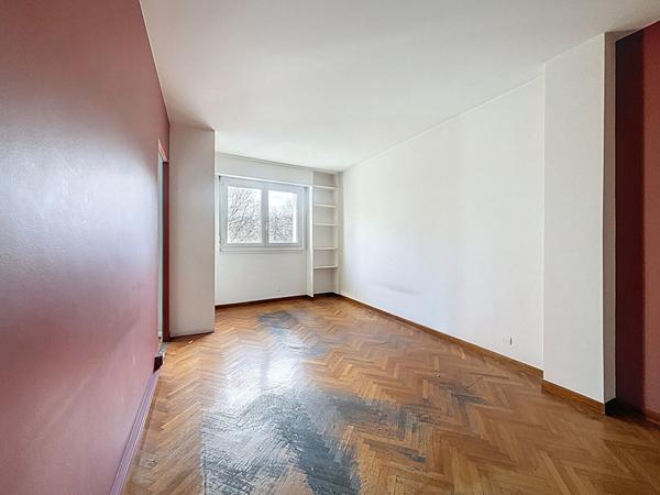 ROND POINT DU PRADO 5 pièce(s) Double destination Professionnelle Habitation 105m² parking