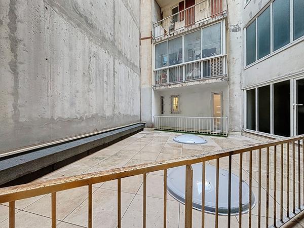 ROND POINT DU PRADO 5 pièce(s) Double destination Professionnelle Habitation 105m² parking