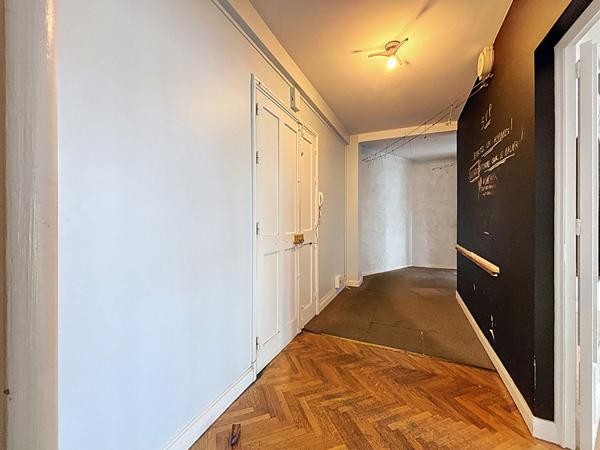 ROND POINT DU PRADO 5 pièce(s) Double destination Professionnelle Habitation 105m² parking