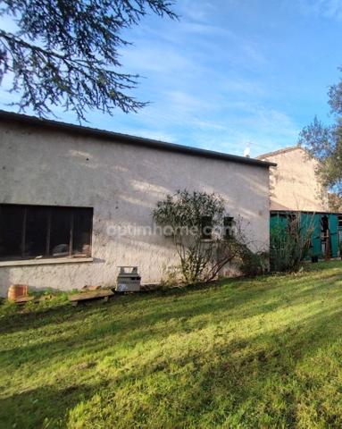 ANGOULEME. Garage de 239 m², jardin clos .