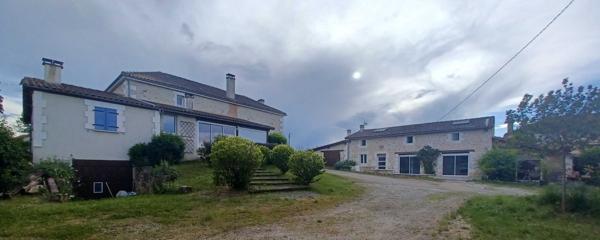 2 MAISONS CHARENTAISES - GRANGE - 2 HECTARES -