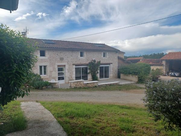 2 MAISONS CHARENTAISES - GRANGE - 2 HECTARES -