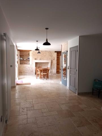 2 MAISONS CHARENTAISES - GRANGE - 2 HECTARES -