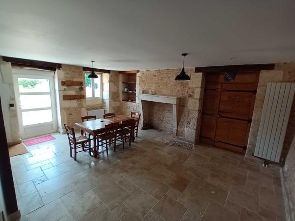 2 MAISONS CHARENTAISES - GRANGE - 2 HECTARES -