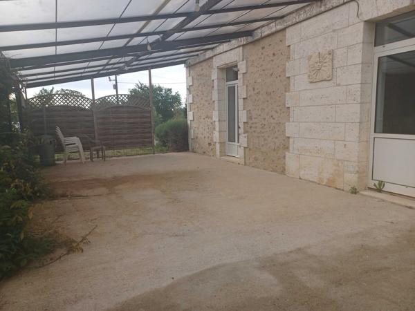 2 MAISONS CHARENTAISES - GRANGE - 2 HECTARES -