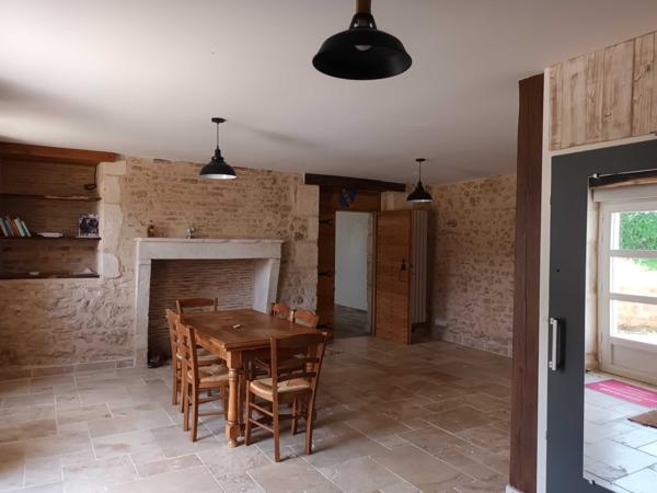 2 MAISONS CHARENTAISES - GRANGE - 2 HECTARES -