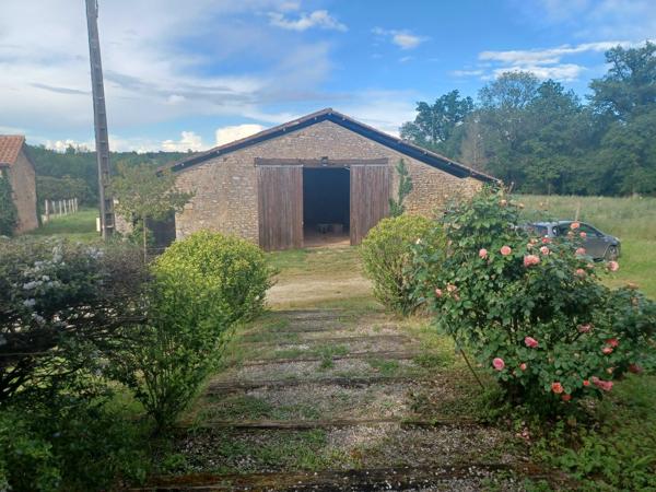 2 MAISONS CHARENTAISES - GRANGE - 2 HECTARES -