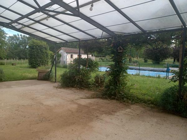 2 MAISONS CHARENTAISES - GRANGE - 2 HECTARES -