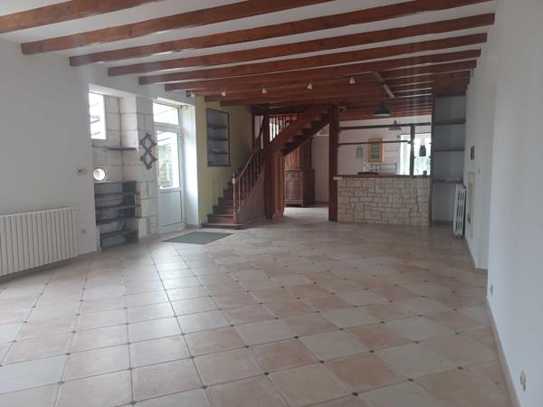 2 MAISONS CHARENTAISES - GRANGE - 2 HECTARES -