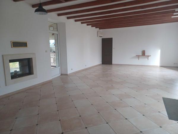 2 MAISONS CHARENTAISES - GRANGE - 2 HECTARES -