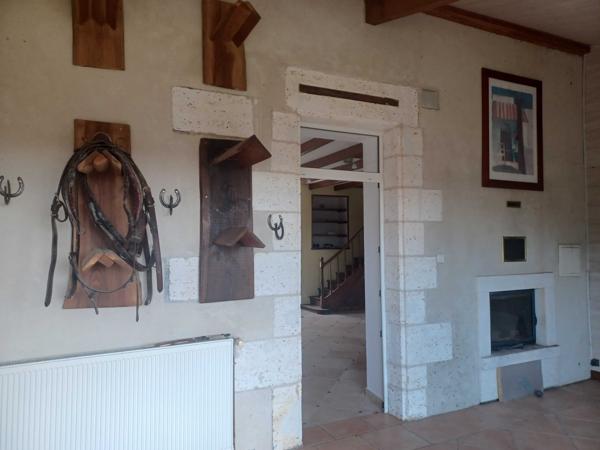 2 MAISONS CHARENTAISES - GRANGE - 2 HECTARES -