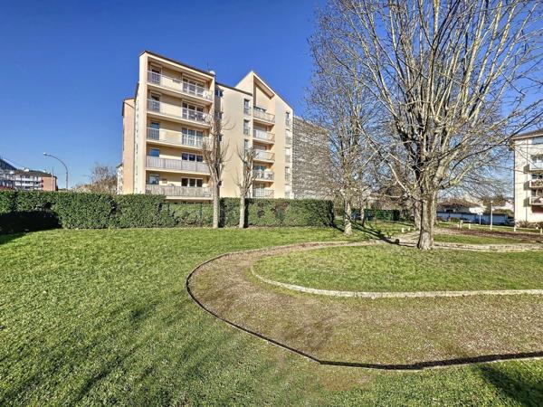 FRANCONVILLE Centre - Appartement 3 pièces avec balcon et place de parking en sous-sol