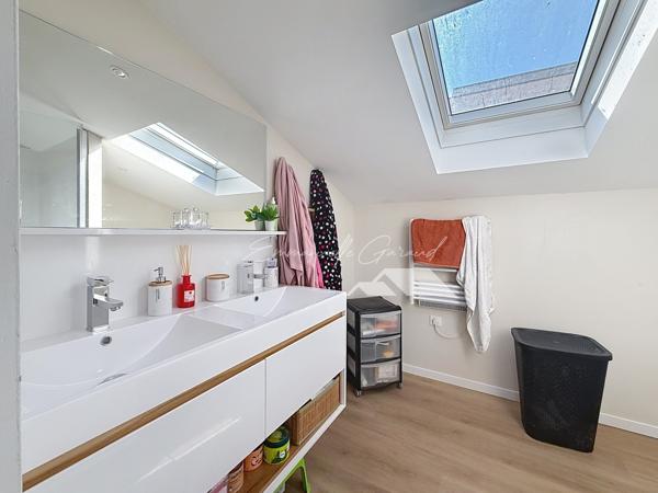 Millau (12100) Quartier gare // Maison de ville // 6 chambres // 2 terrasses // Stationnements privés