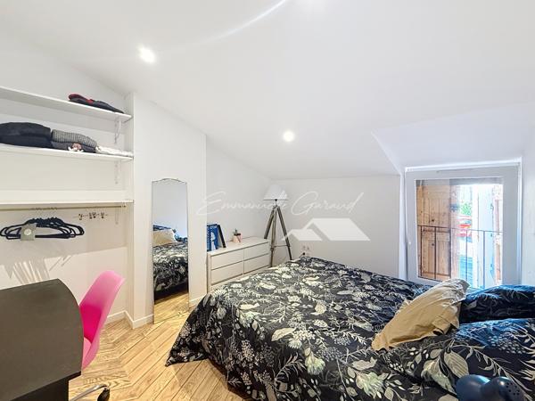 Millau (12100) Quartier gare // Maison de ville // 6 chambres // 2 terrasses // Stationnements privés