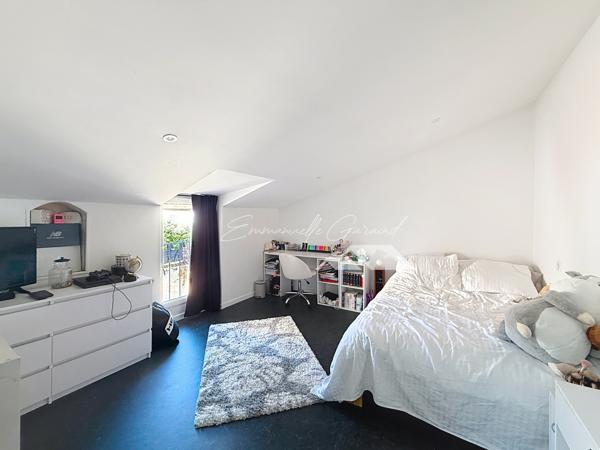 Millau (12100) Quartier gare // Maison de ville // 6 chambres // 2 terrasses // Stationnements privés