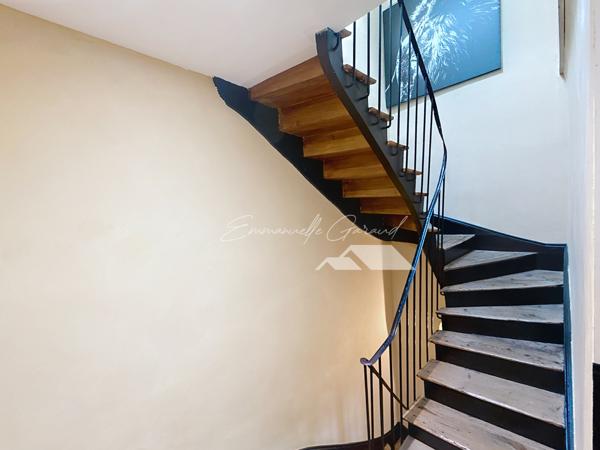 Millau (12100) Quartier gare // Maison de ville // 6 chambres // 2 terrasses // Stationnements privés