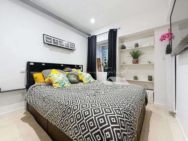 Millau (12100) Quartier gare // Maison de ville // 6 chambres // 2 terrasses // Stationnements privés