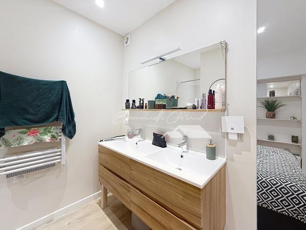 Millau (12100) Quartier gare // Maison de ville // 6 chambres // 2 terrasses // Stationnements privés