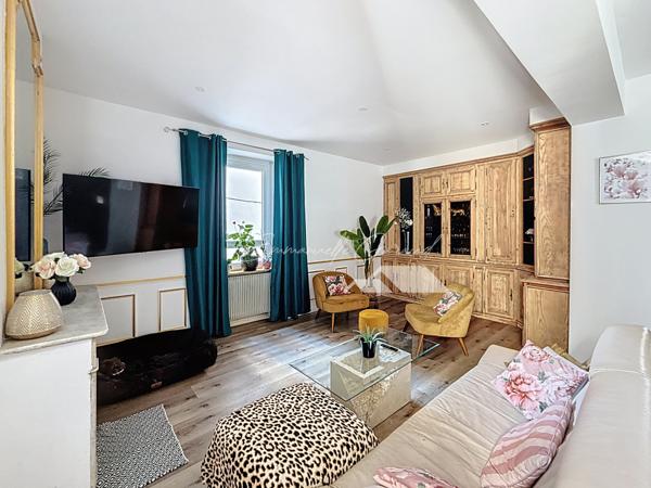 Millau (12100) Quartier gare // Maison de ville // 6 chambres // 2 terrasses // Stationnements privés