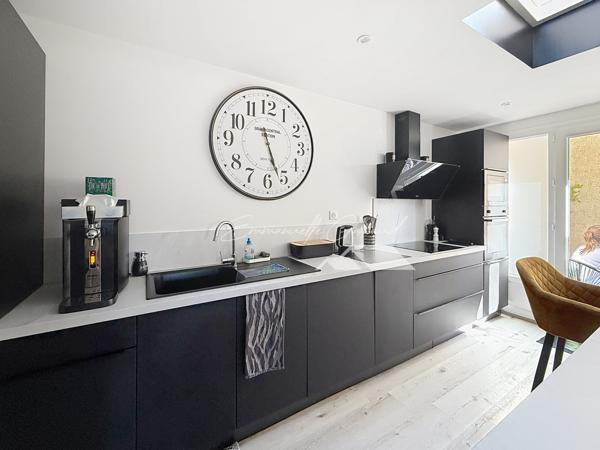 Millau (12100) Quartier gare // Maison de ville // 6 chambres // 2 terrasses // Stationnements privés