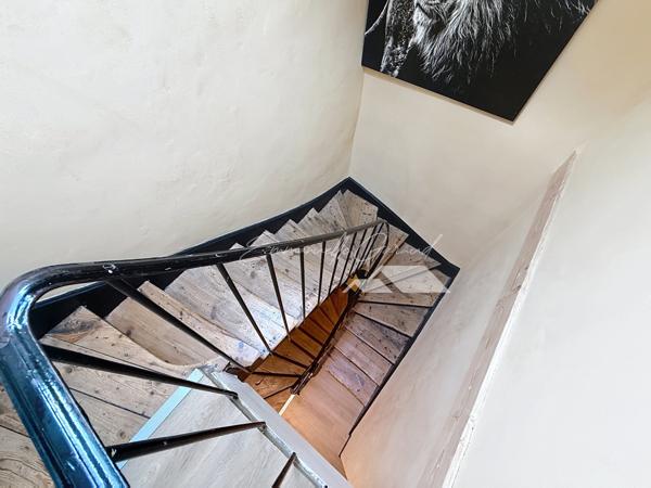 Millau (12100) Quartier gare // Maison de ville // 6 chambres // 2 terrasses // Stationnements privés