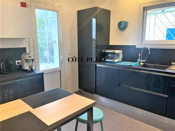 Royan (17200) Royan Maison année 60 rénovée 3 chambres quartier La Métairie. Au prix de 598 000 € HAI