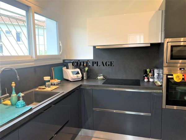 Royan (17200) Royan Maison année 60 rénovée 3 chambres quartier La Métairie. Au prix de 598 000 € HAI