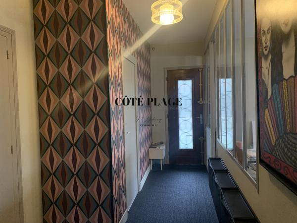 Royan (17200) Royan Maison année 60 rénovée 3 chambres quartier La Métairie. Au prix de 598 000 € HAI