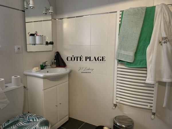 Royan (17200) Royan Maison année 60 rénovée 3 chambres quartier La Métairie. Au prix de 598 000 € HAI