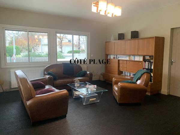 Royan (17200) Royan Maison année 60 rénovée 3 chambres quartier La Métairie. Au prix de 598 000 € HAI