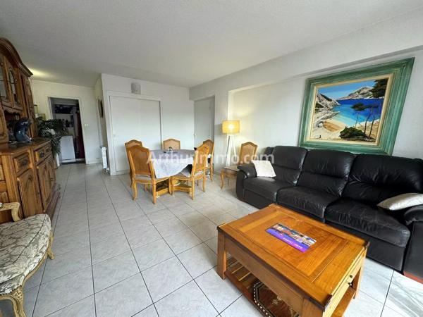 Vente                                                      Appartement
                        
                     3 pièces                      69 m2                     à Sainte-Maxime