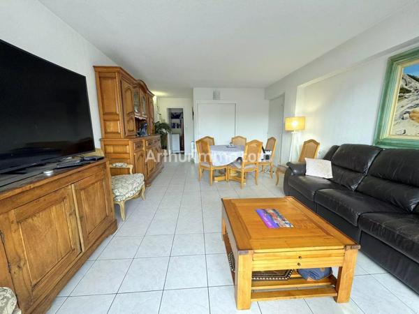 Vente                                                      Appartement
                        
                     3 pièces                      69 m2                     à Sainte-Maxime