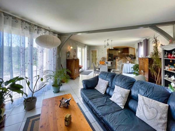Maison contemporaine - Sarlat-la-caneda Sur les hauteurs de CARSAC maison d'habitation et gite tous deux en parfait état - magnifique terrain 4 254m2 avec source