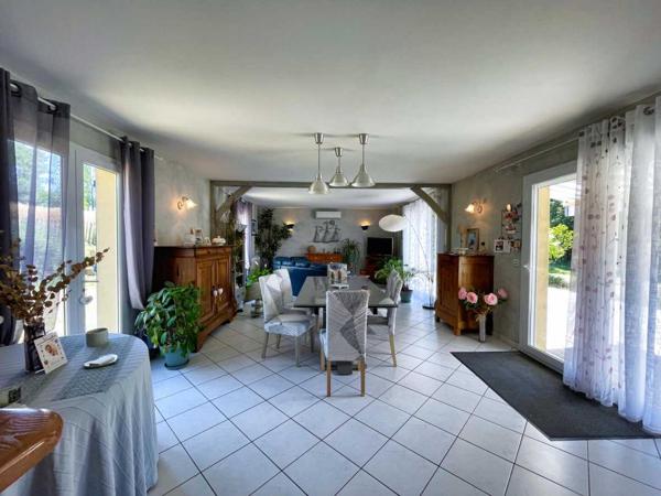 Maison contemporaine - Sarlat-la-caneda Sur les hauteurs de CARSAC maison d'habitation et gite tous deux en parfait état - magnifique terrain 4 254m2 avec source
