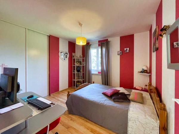 Maison contemporaine - Sarlat-la-caneda Sur les hauteurs de CARSAC maison d'habitation et gite tous deux en parfait état - magnifique terrain 4 254m2 avec source