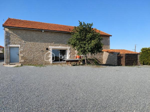 Maison plein pied rénovée 

Dans un environnement agréable, venez découvrir cette maison contemporaine de 83m2 entièrement rénovée  en 2021, offrant des prestations actuelles, une excellente fonctionnalité et un beau potentiel d'agrandissement.

L'intérieur a été pensé pour privilégier les volumes et la convivialité. La pièce principale, lumineuse et chaleureuse, accueille une cuisine moderne entièrement aménagée et équipée, ouverte sur l'espace repas. Le poêle à granulés assure un confort optimal.
Une entrée de 4m2 avec placard.

 Un salon indépendant  complète cet espace de vie.

L'espace nuit se compose de deux chambres confortables une de 12,51m2 et une de 10m2 ainsi que d'une salle d'eau avec douche a l’italienne et meuble double vasques.

Attenant à l'habitation, le garage de 33m2 offre un espace pratique pour stationner un véhicule, aménager un atelier ou bénéficier d'un important volume de rangement.
À l'extérieur, le terrain de 2329m2 séduira les amateurs de grands espaces. Vous pourrez y créer un jardin paysager, une piscine, un potager ou tout autre projet selon vos envies.

Un  grenier aménageable de 130m2  représentent un véritable atout supplémentaire  permettant  d'augmenter la surface habitable et de créer plusieurs pièces supplémentaires, un investissement idéal pour accompagner l'évolution de votre famille.

Les atouts de cette propriété
    • rénovée en 2021
    • Maison en excellent état, habitable immédiatement
    • Cuisine contemporaine aménagée et équipée
    • Chauffage par poêle à granulés
    • Garage attenant
    • Combles aménageables
    • Terrain de 2 329 m²
    • Assainissement collectif (tout-à-l'égout)
      
Une maison récente, évolutive et parfaitement entretenue, idéale pour ceux qui recherchent un cadre de vie paisible sans renoncer au confort moderne.Contactez-moi dès aujourd'hui pour organiser une visite et découvrir tout le potentiel de cette belle propriété.