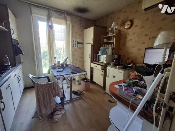 Couëron Centre, maison à rénover de 1971 de 92 m2 comprenant 4 chambres sur 675 m2 de terrain