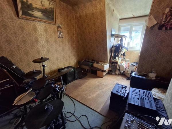 Couëron Centre, maison à rénover de 1971 de 92 m2 comprenant 4 chambres sur 675 m2 de terrain