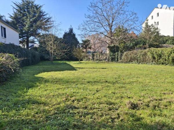 Couëron Centre, maison à rénover de 1971 de 92 m2 comprenant 4 chambres sur 675 m2 de terrain