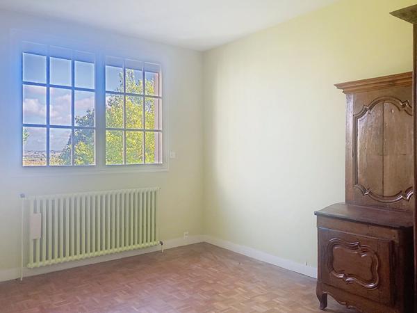 ENSEMBLE IMMOBILIER AVEC MAISON SPACIEUSE ET TERRAINS A BATIR - le Mesnil en Vallee