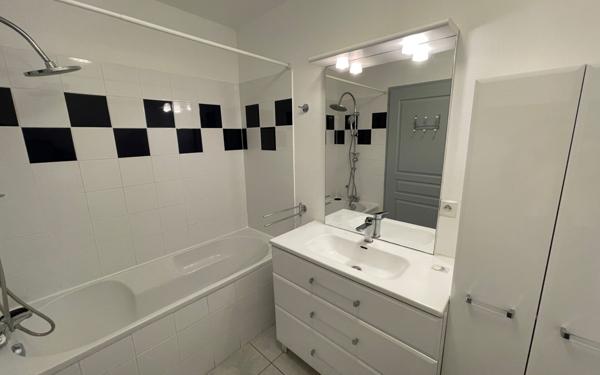 Appartement à louer    2 pièces •  Sète